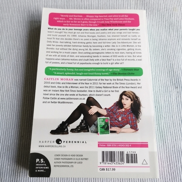 🔥3/$15🔥How to  Build A Girl by Caitlin Moran Paperback Novel - Picture 2 of 3
